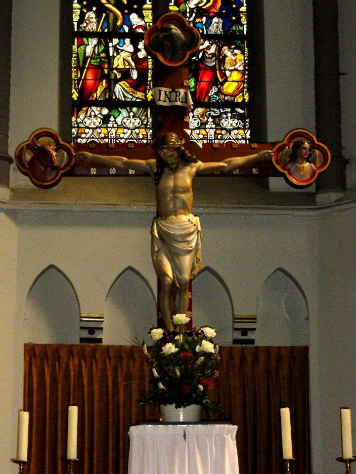 Sint Martinuskerk Katwijk (Cuijk) kruisbeeld op hoofdaltaar