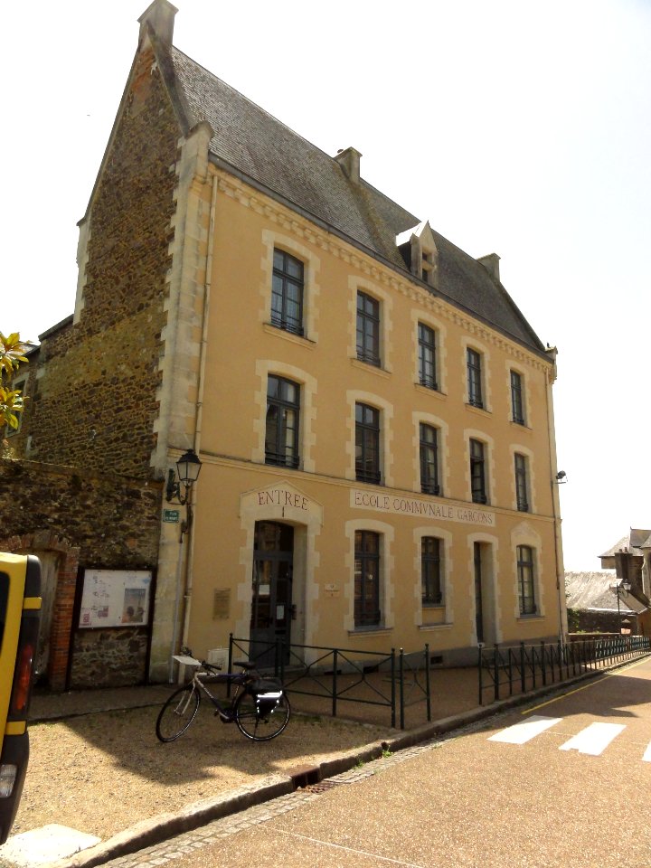 Sillé-le-Guillaume (Sarthe) école communale garçons (01)