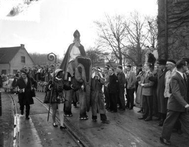 Sint Nicolaas op olifant bezoekt Chemische Fabriek Naarden, Bestanddeelnr 906-8674