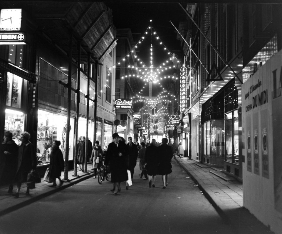 Sint Nicolaas en kerstverlichting in Amsterdamse binnenstad. De Leidsestraat, Bestanddeelnr 915-8119