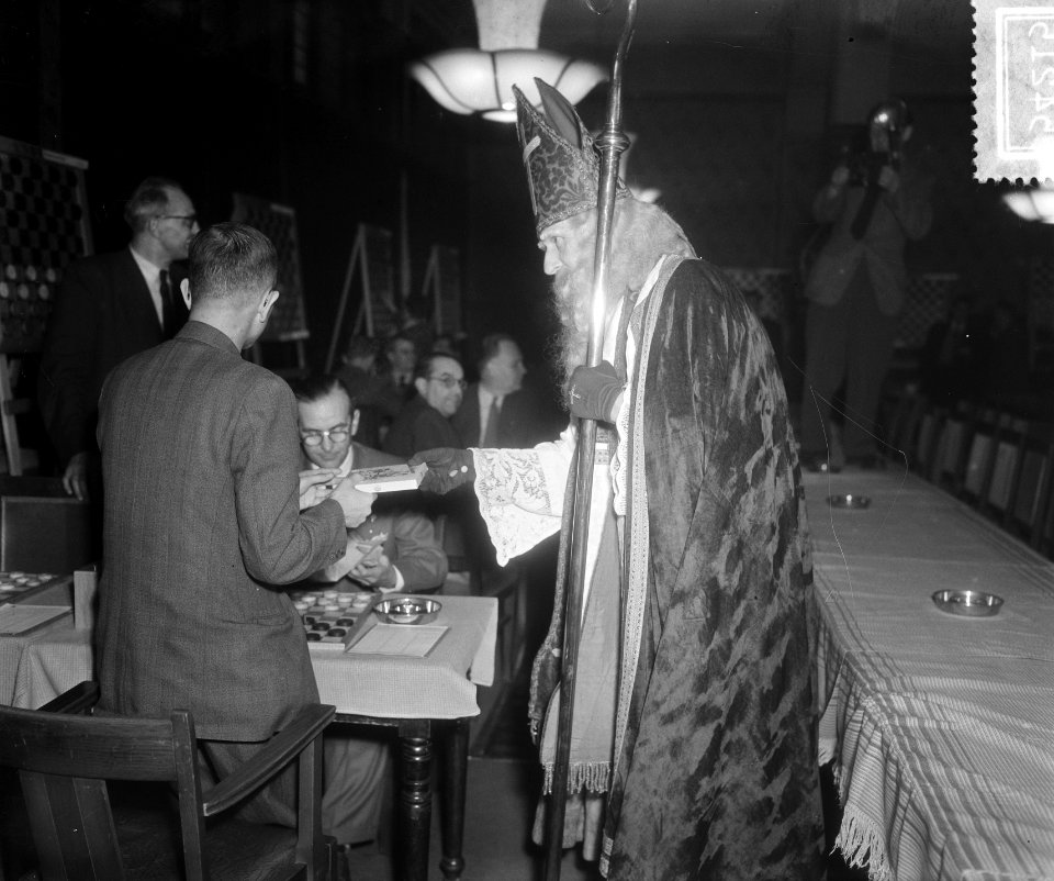 Sint Nicolaas bezoekt damkampioenen, Bestanddeelnr 905-4215