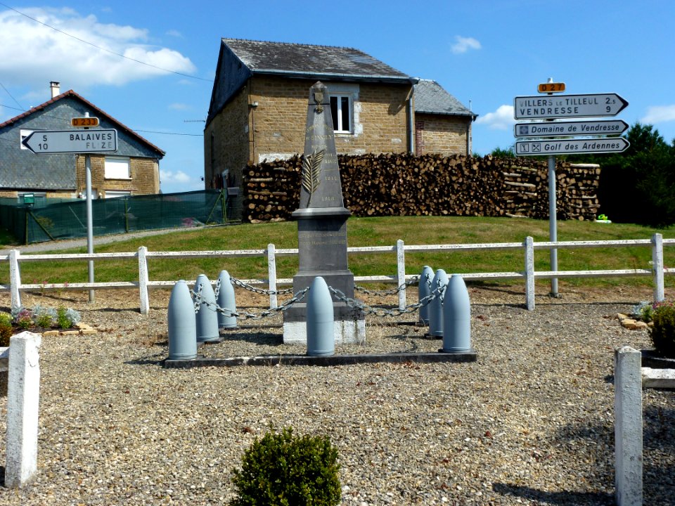 Singly (Ardennes) monument aux morts