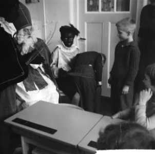 Sint Nicolaas bezoekt de Nicolaas Maesschool, Bestanddeelnr 911-8376