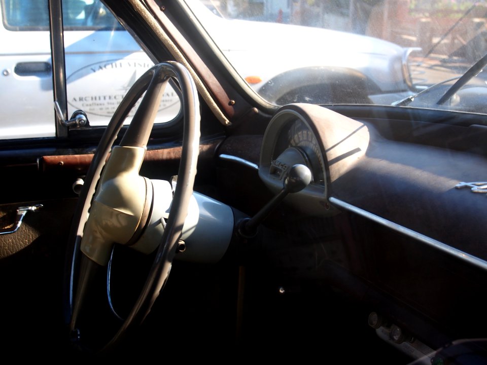 SIMCA Aronde panel van in France, pic-006