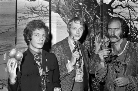 Simon Vinkenoog lanceerde Omega lp in Leidse Pleintheater Bob Lens, Simon Vinken, Bestanddeelnr 920-8112