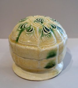 Silver-form Covered Box, China, Tang to Five Dynasties period, 9th-10th century AD, earthenware, lead-fluxed clear glaze, copper green - Arthur M. Sackler Museum, Harvard University - DSC00913