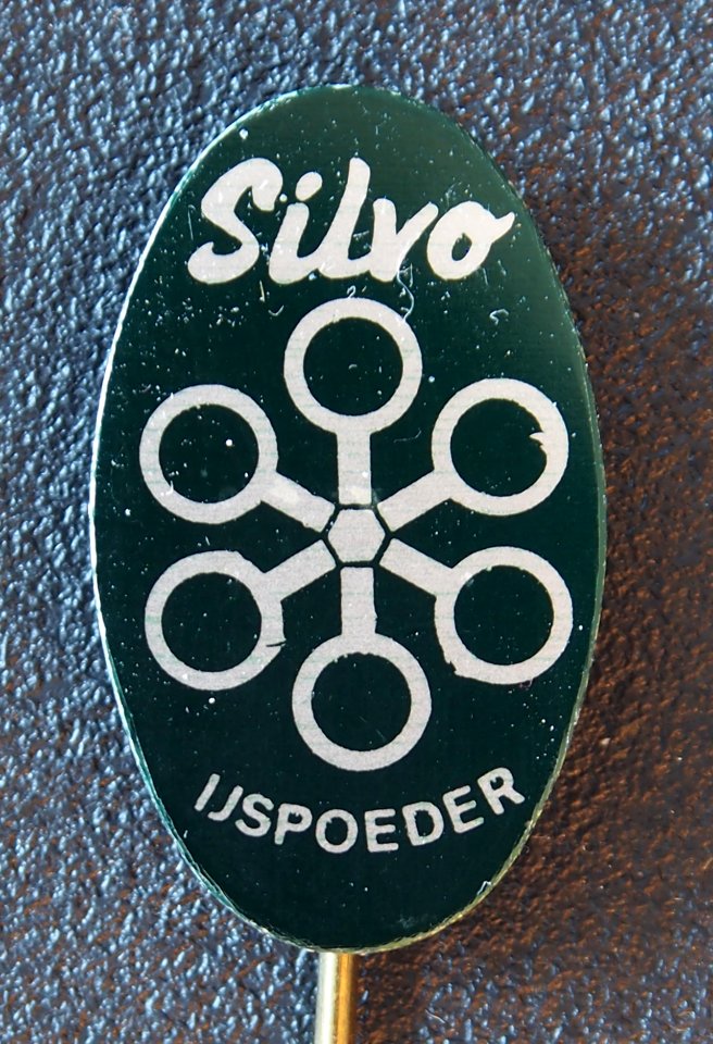 Silvo ijspoeder, zwart reclame speldje