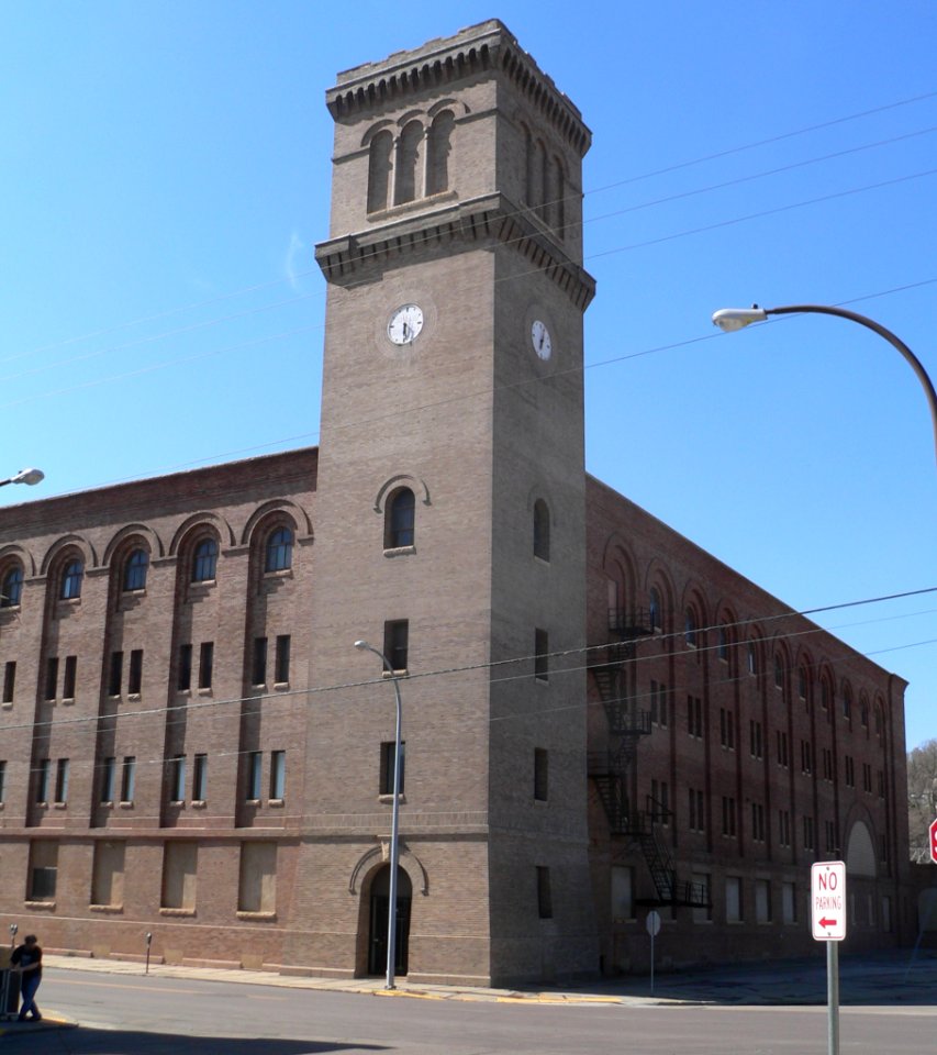 Simmons Hardware Warehouse tower from NE 1