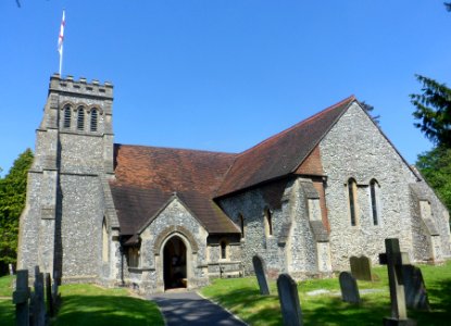 St Lawrence's Church, Church Street, Effingham (May 2014) (4)