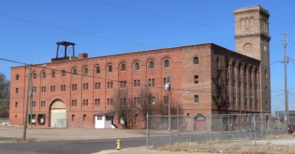 Simmons Hardware Warehouse (Sioux City) from SE 3
