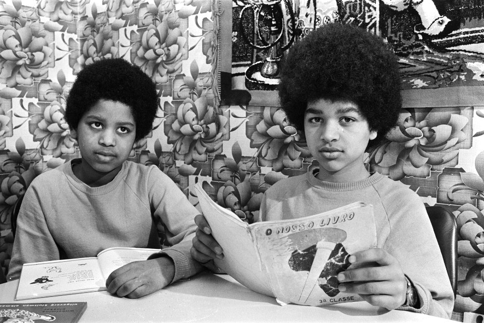Silvestre (l) en Joao de Brito die met uitzetting bedreigd worden, Bestanddeelnr 932-8979