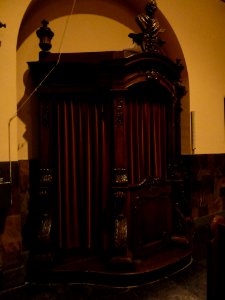 Simpelveld-Kerk-biechtstoel zuid