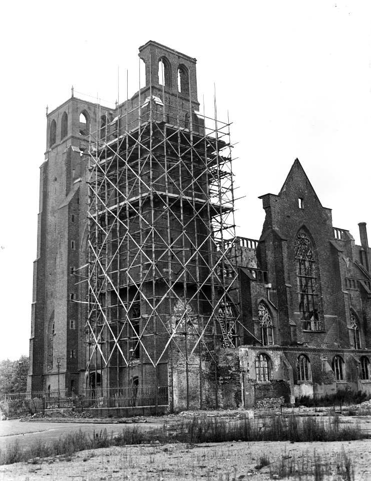 St. Walburgiskerk te Arnhem in de steigers, Bestanddeelnr 902-2609