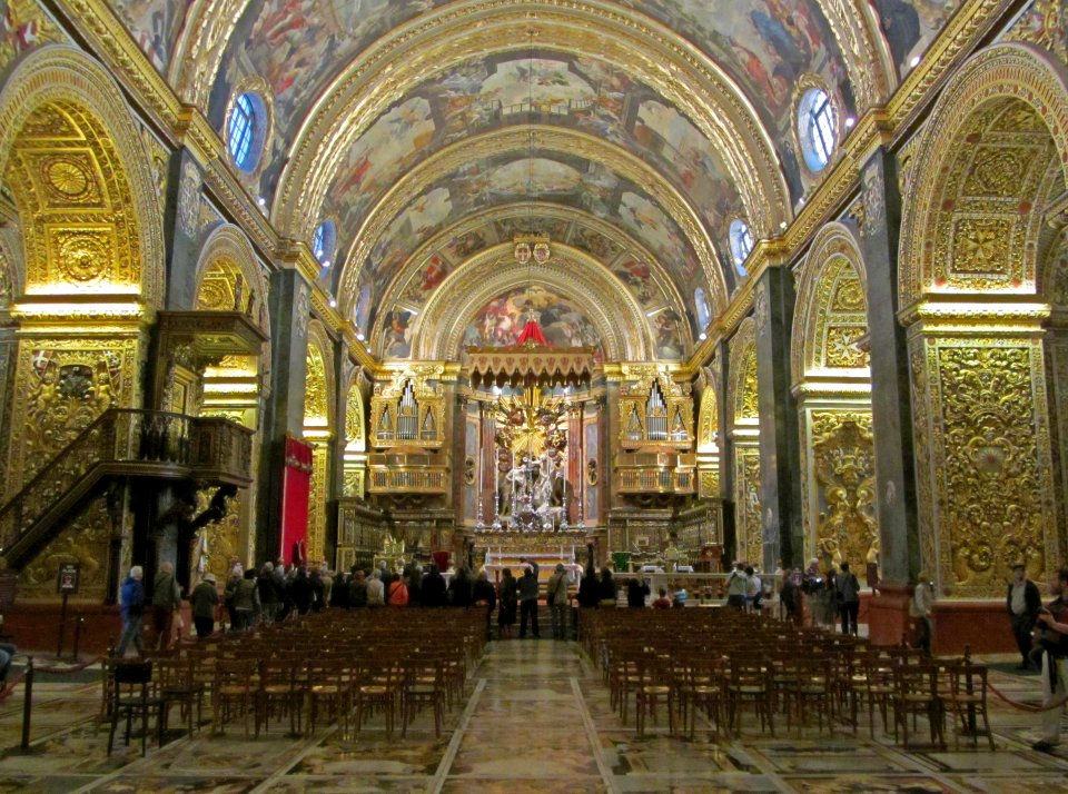 St Johns Co-Cathedral Main Nave2
