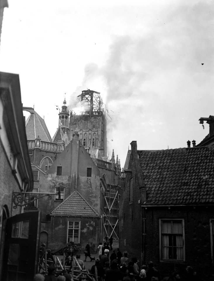 St. Walburgtoren te Zutphen (na 't ineenstorten), Bestanddeelnr 902-6604