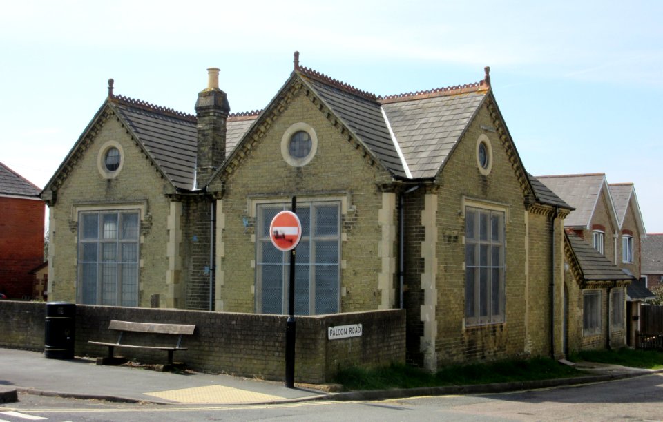 St James's Hall (former Mission Room), Falcon Road, East Cowes (May 2016) (1)