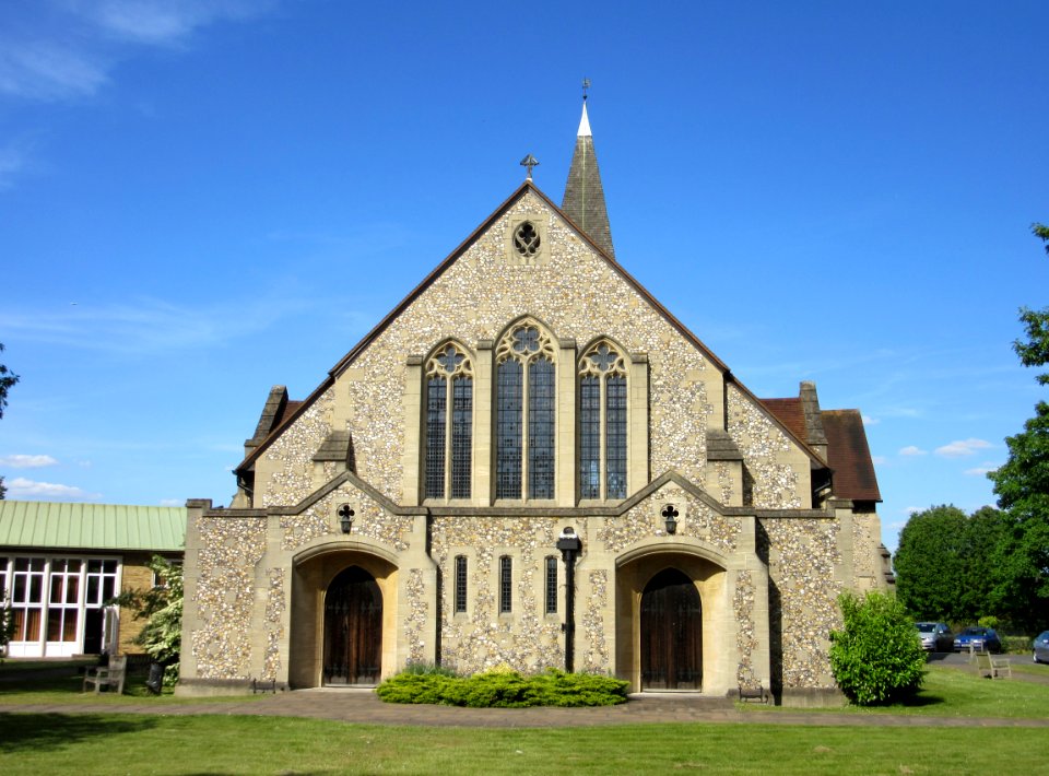 St John the Baptist's Church, Parvis Road, West Byfleet (June 2015) (5)