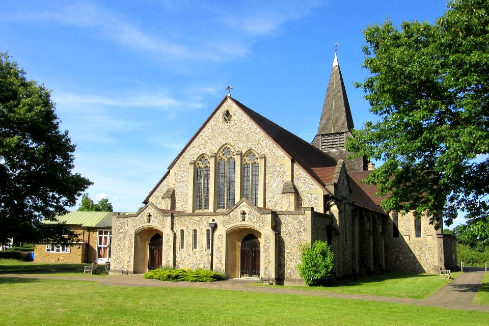 St John the Baptist's Church, Parvis Road, West Byfleet (June 2015) (4)