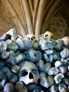 St Leonard, Hythe, the ossuary 3