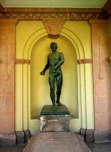 Tomb tombstone artwork
