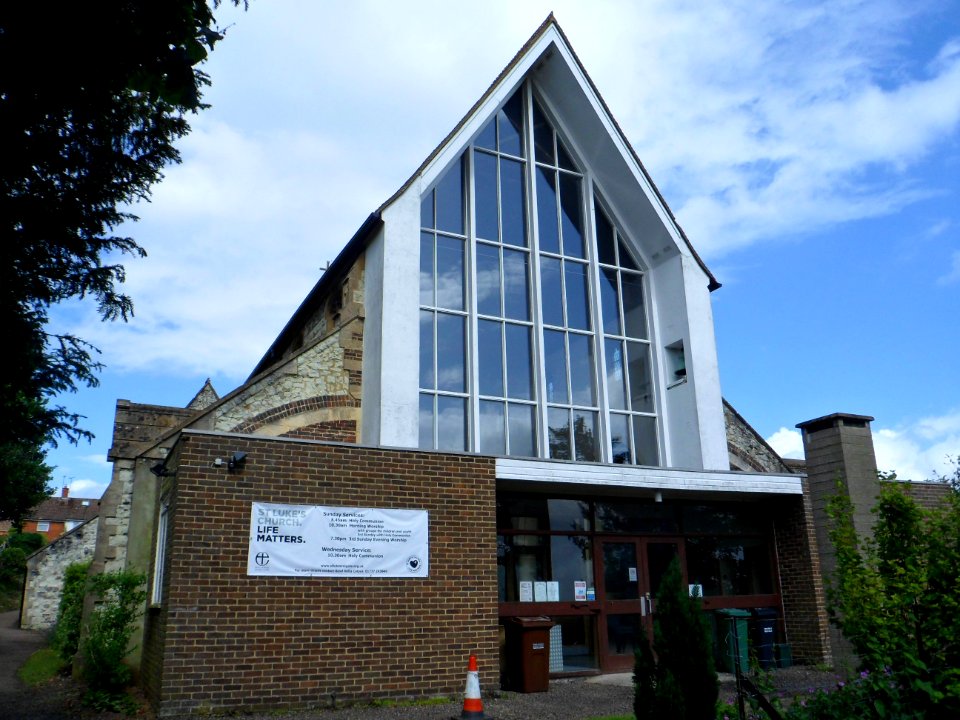 St Luke's Church, Church Road, South Park, Reigate (June 2013) (1)