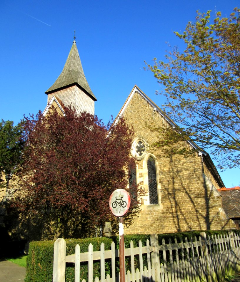 St John the Evangelist's Church, St John's Street, Farncombe (April 2015) (3)