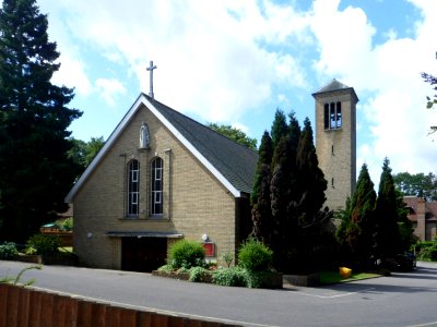 St John the Evangelist's RC Church, The Avenue, Tadworth (August 2013) (8)