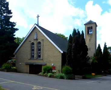 St John the Evangelist's RC Church, The Avenue, Tadworth (August 2013) (6)
