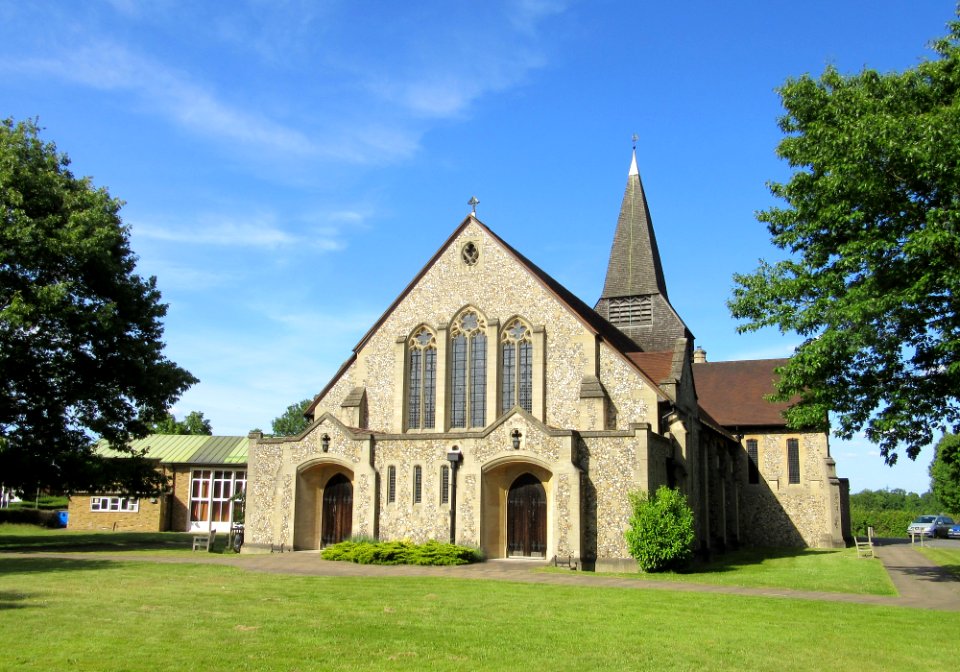 St John the Baptist's Church, Parvis Road, West Byfleet (June 2015) (3)