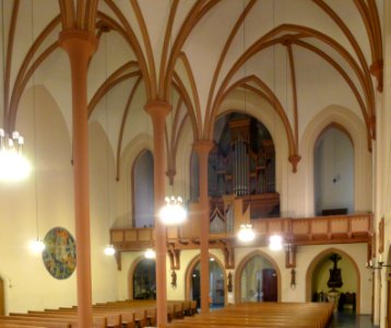 St.-Clara-Kirche (Berlin-Neukölln) Blick zur Orgel