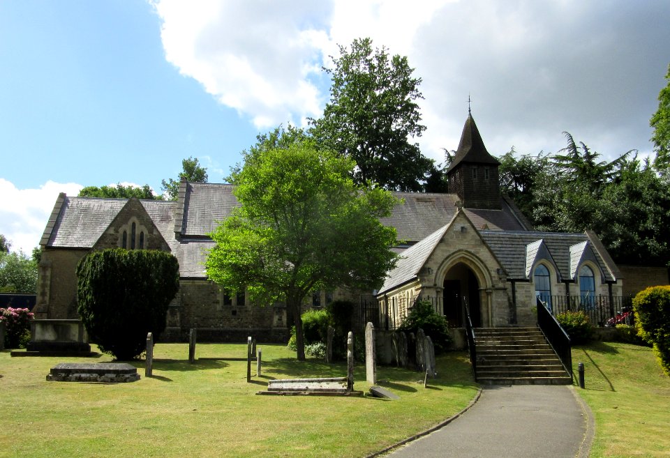 St John the Baptist's Church, Church Road, St John's, Woking (June 2015) (4)