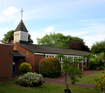 St John's Church, Ambleside Avenue, Walton-on-Thames (June 2015) (3)