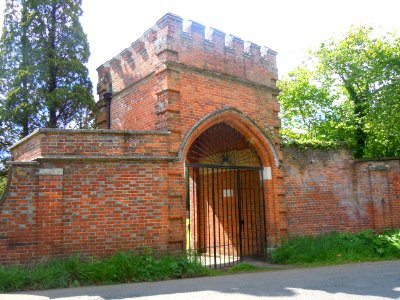 St John the Baptist's Church, The Street, Wonersh (May 2014) (Entrance Gateway)