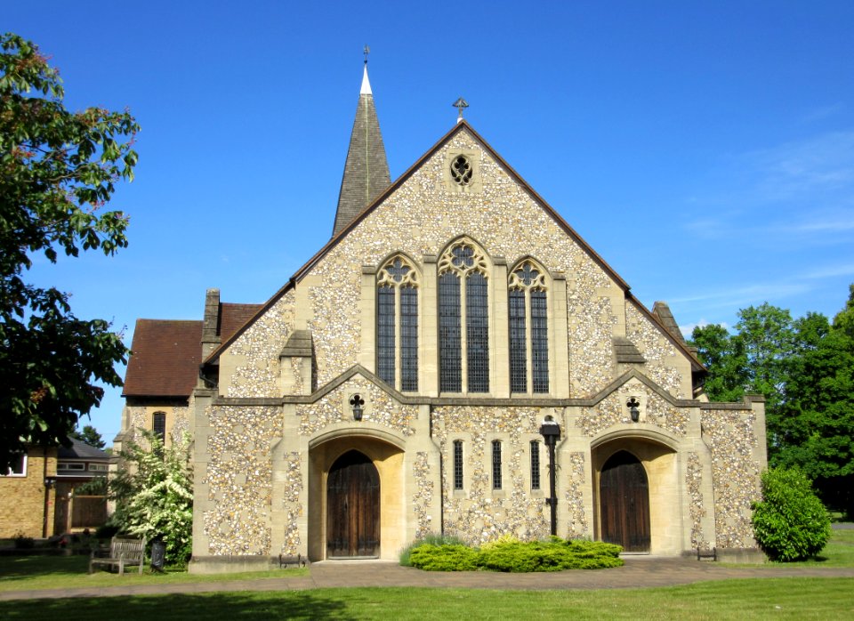 St John the Baptist's Church, Parvis Road, West Byfleet (June 2015) (6)