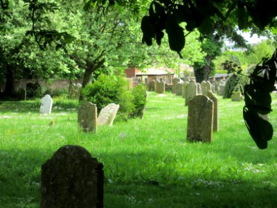 St John the Baptist's Church, Chawton Lane, Northwood (May 2016) (Churchyard) (1)