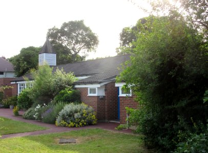 St John's Church, Ambleside Avenue, Walton-on-Thames (June 2015) (1)