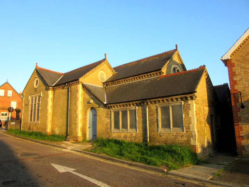 St James's Hall (former Mission Room), Falcon Road, East Cowes (May 2016) (5)