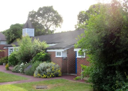 St John's Church, Ambleside Avenue, Walton-on-Thames (June 2015) (2)