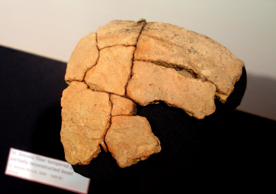 St. Simons fiber tempered pottery, partially reconstructed bowl, St. Simons Period, 3000-1000 BC - Fernbank Museum of Natural History - DSC00167
