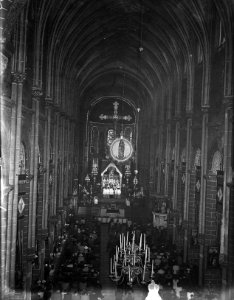 St. Servaasprocessie te Maastricht. In de St. Servaaskerk, Bestanddeelnr 902-7489