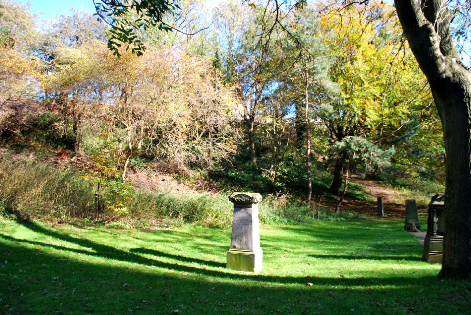 St James's Gardens Cemetry 2