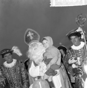 St. Nicolaas in de hoofdstad, de intocht, Bestanddeelnr 917-1284
