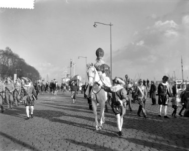 St. Nicolaas arriveert te Rotterdam, Bestanddeelnr 911-7772