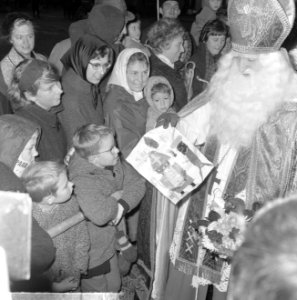 St. Nicolaas in de hoofdstad, de intocht, Bestanddeelnr 917-1285