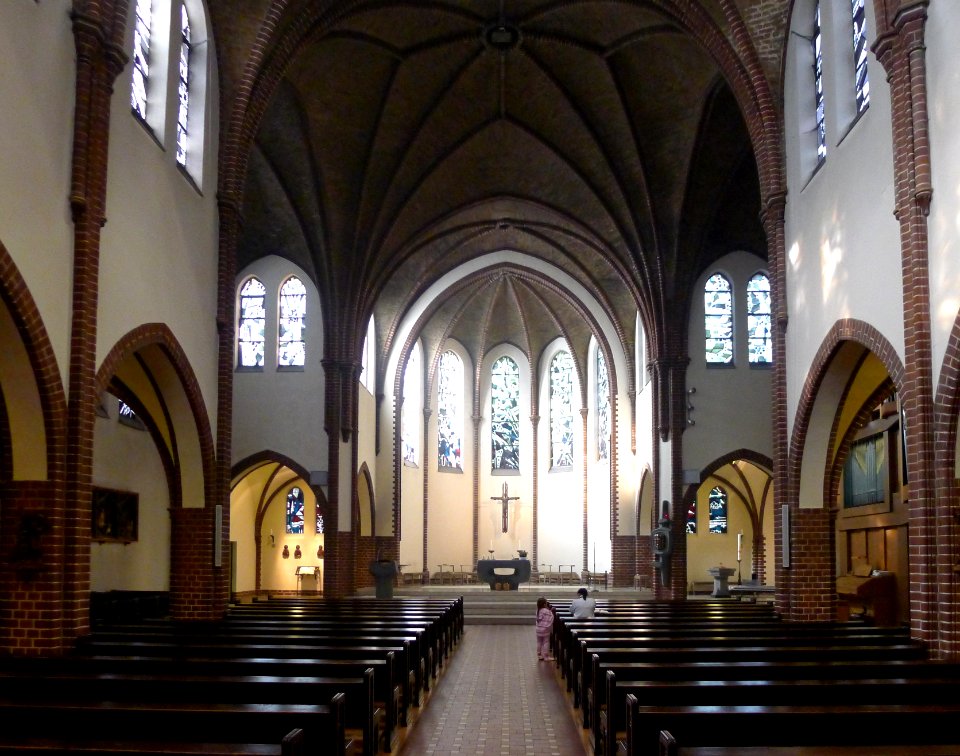 St. Marien-Kirche (Berlin-Reinickendorf) Blick Richtung Altar