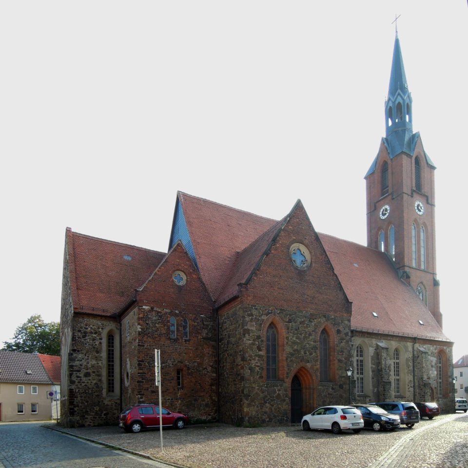 St. Marien Stadtkirche Gräfenhainichen -Nordfassade Pano aus fünf Einzelbildern- Anfang Oktober 2020