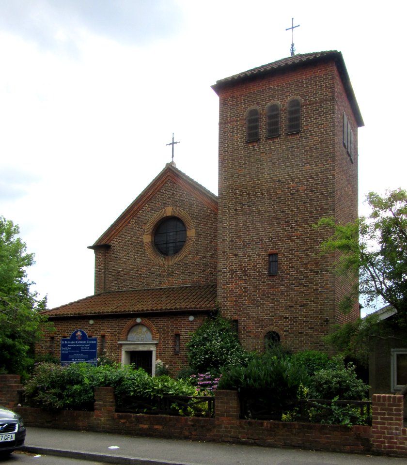St Barnabas Church, Vine Road, East Molesey (July 2015) (1)