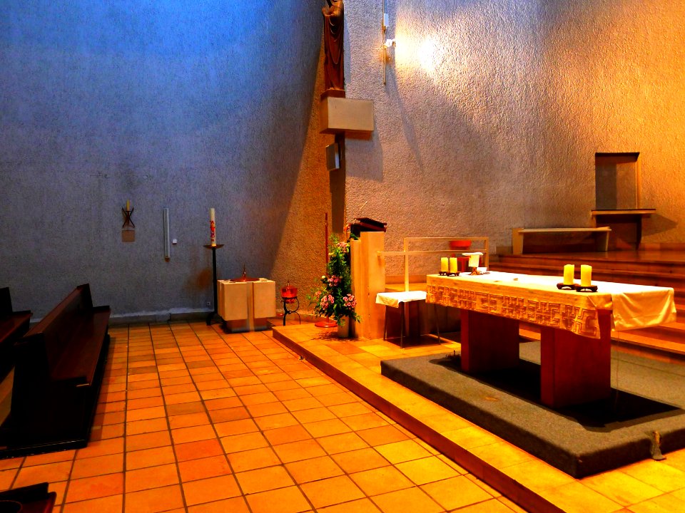 St. Thomas-vo-Aquin-Kirche (Berlin-Charlottenburg) Volksaltar