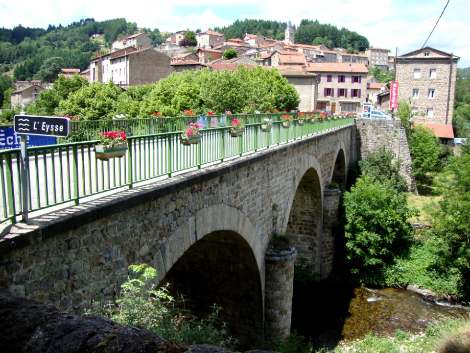 St.Martin-de-Valamas (Ardèche) pont sur l'Eysse
