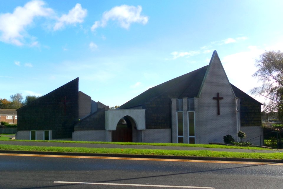 St Barnabas' United Church, 34 Kingfisher Drive, Langney, Eastbourne (October 2012) (2)
